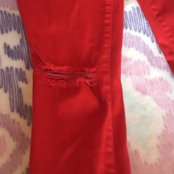 Old navy rockstar red distressed jean - Picture 2 of 4
